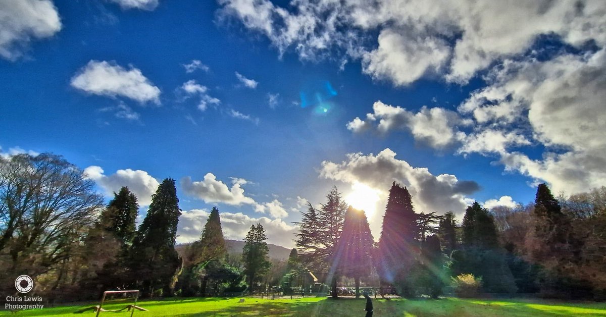 Taff's Well: Surrounded by random, beautiful green fields. #taffswell #fields #trees #greenfield #beautifulday #beautiful #sunnyday #sunny #Cardiff #Wales❤️ #SouthWales #walesphotography #photography #southwalesphotographer #southwalesphotography

@ChrisL_Photo 📷 📸