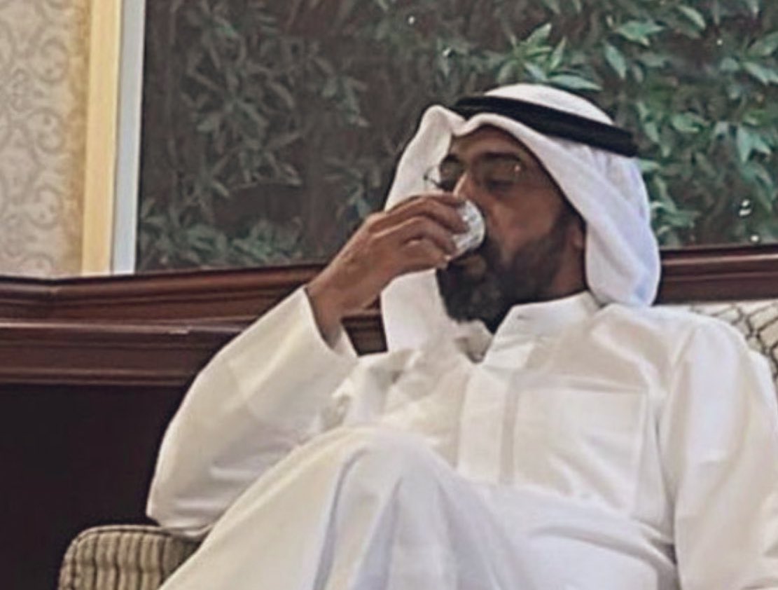 raj31e's tweet photo. أي محلٍّ أرتقي - أي عظيمٍ أرتقي 
وكلُّ ما قد خلقَ اللهُ وما لم يَخلُقِ 
مُحتقَرٌ في همتي - كشعرةٍ في مفرقي 
#mtnb https://t.co/IWqTxXmjaz