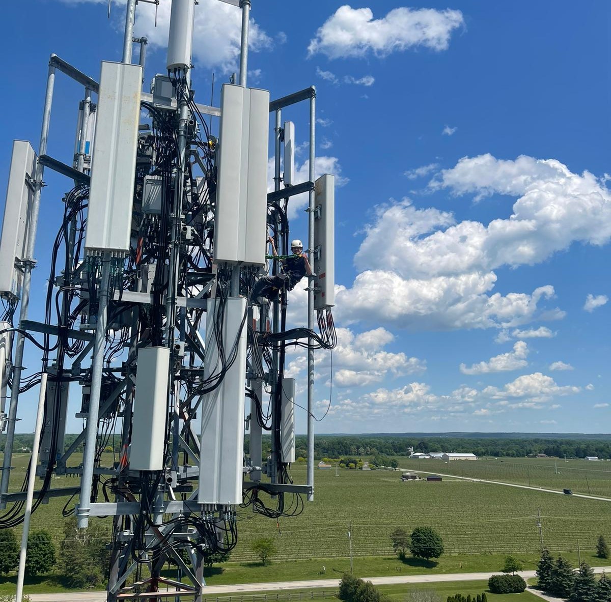 comsolve's tweet photo. Safety Code 6, developed by ISED and enforced by Health Canada, sets exposure limits and guidelines to protect Canadians from RF radiation. How does SC6 safeguard public health and safety?
Read more here: https://t.co/6eMOSLHVG3
#safetycode6 #sc6 #RFradiation #publichealth https://t.co/QGlpog8D5u