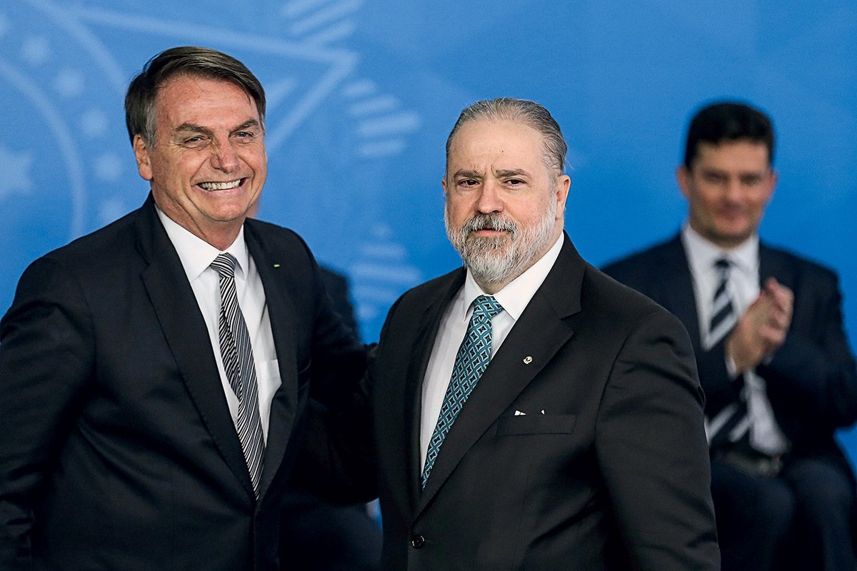 pesquisas_elige's tweet photo. 🚨URGENTE: Em um documento, Anselmo Cordeiro, Procurador da República, afirmou que o Chefe da Procuradoria Geral da República, Augusto Aras, também participou das articulações para golpear o mandato de @LulaOficial enquanto ocupava o cargo de PGR!

🗞️Metrópoles (@GugaNoblat) https://t.co/7INXJf0OMv