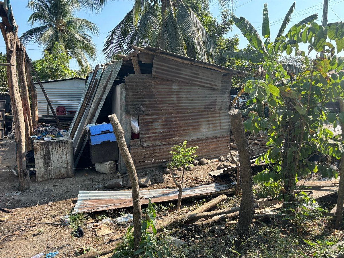 AltaProElectric's tweet photo. At AltaPro Electric Ltd, we believe in giving back. Partnering with Shelter Canada allows us to extend our support beyond business and into the hearts of those in need. Their selflessness reflects commitment our community. #Volunteering #ShelterCanada #GivingBack #ElSalvador https://t.co/tXadh1zyaY