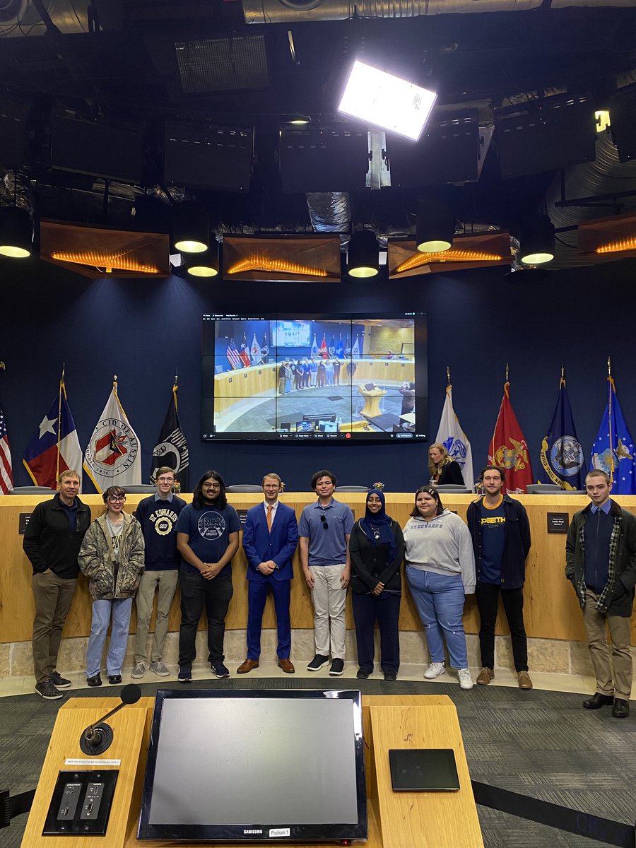 Today in The Civics Lab -
We took our voices up to city hall to speak on #GetFertilizerWiser. 🌿
We have been getting ready for this day and we plan to keep running with this momentum! 
Thank you to the members of The Civics Lab who have worked so hard for this!
Good work today!