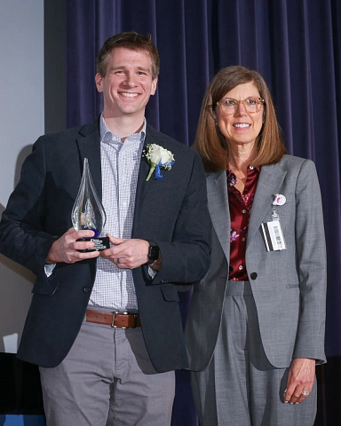 Huzzah! @kelzj3 received the CCHMC Educational Achievement Award! Wanna know why? - He's the best clinical teacher I know - He's an incredible coach/mentor/sponsor - He's a brilliant #MedEd scholar/researcher - He's an amazing human being Cheers to Matt! @CincyKidsMedia #MedPeds