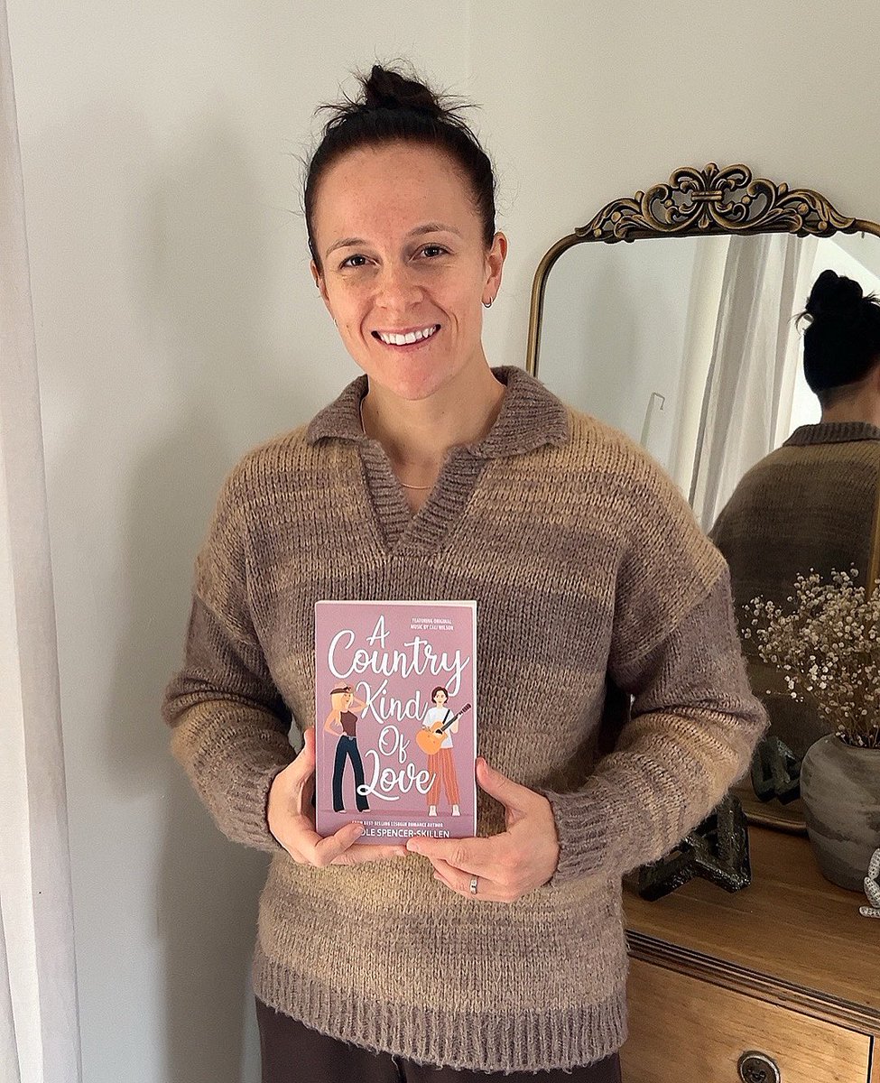 𝐀 𝐂𝐨𝐮𝐧𝐭𝐫𝐲 𝐊𝐢𝐧𝐝 𝐎𝐟 𝐋𝐨𝐯𝐞 is my 7th novel, and I’m so glad I got to share Peyton and Cleo’s story with the world!

Here’s a few things you can expect -

🎶Music
🤠Nashville
👩‍❤️‍👩Soulmates
🕺🏼Lovable side character
💕Authentic chemistry 

#sapphic #author #book #WLW
