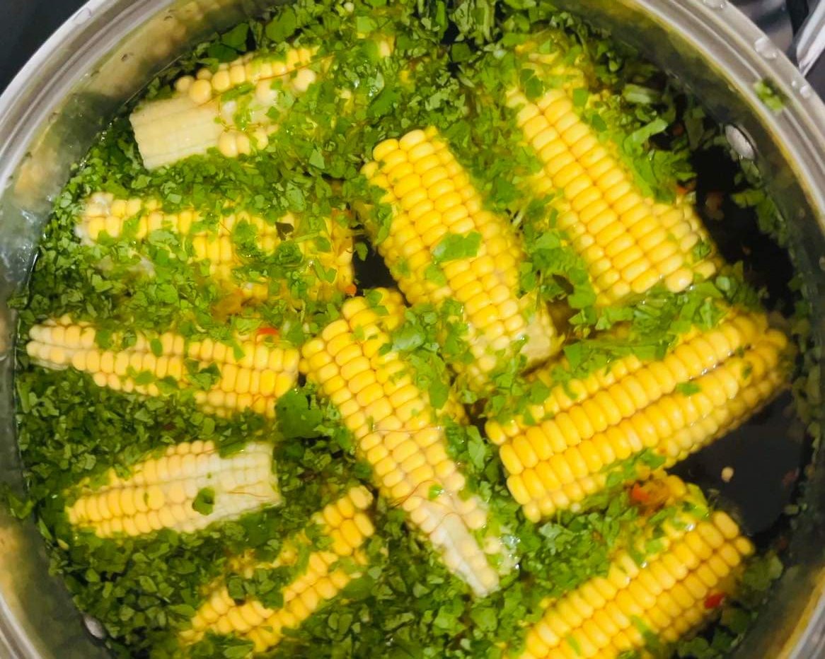 jincaribbean's tweet image. A favourite afternoon snack for me is boiled corn 🤭 To a pot of boiling water, add the corn, some sugar, a generous amount of salt, shadow beni, and a whole pepper for flavour! After 20 mins it's done 💖 How do you like to eat corn? 🌽 #EatJin 

#방탄소년단진 #진 #BTSJIN #JIN