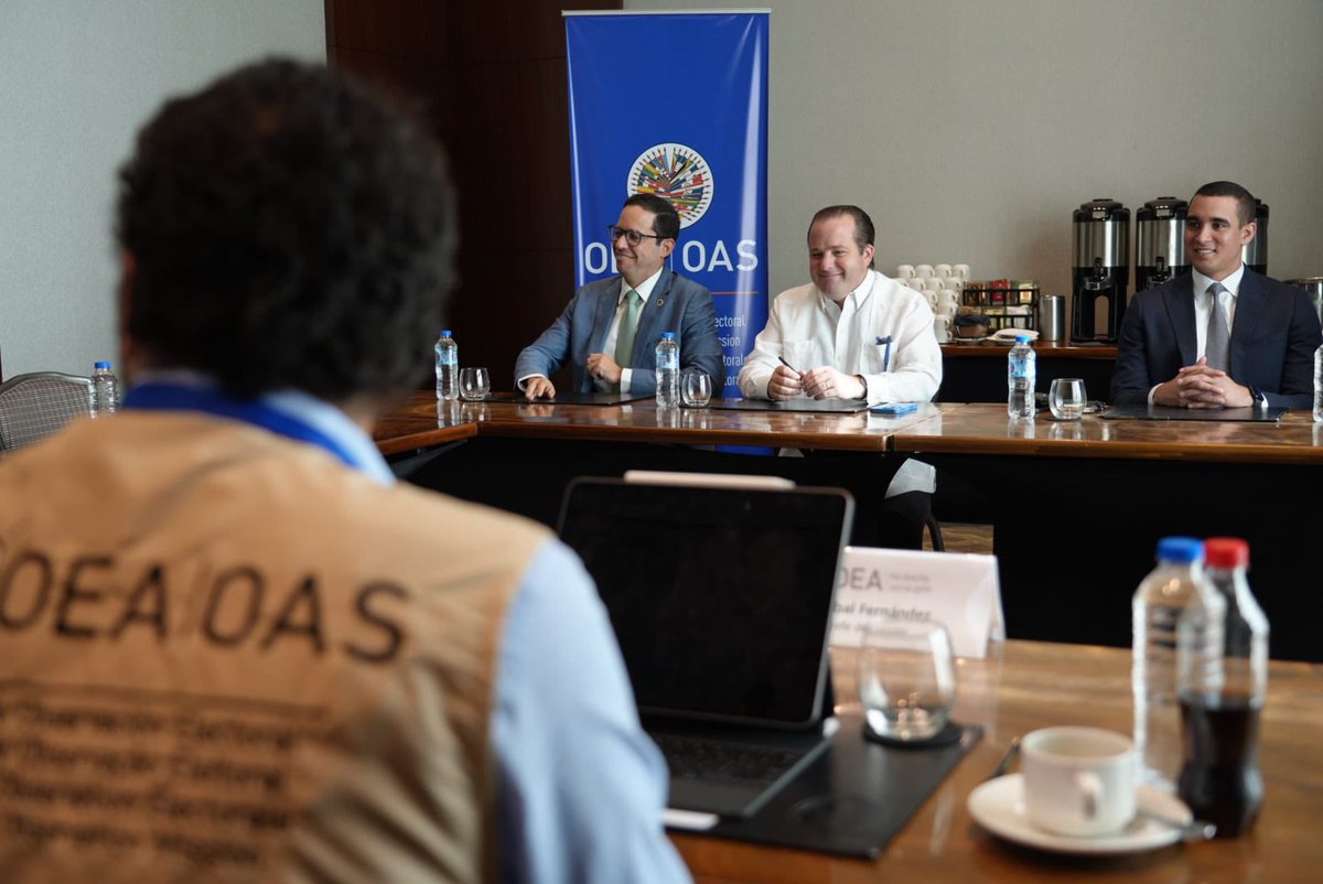 OEA_oficial's tweet photo. .@JosePaliza, Presidente del partido político @prm_oficial, compartió con la Jefatura de la Misión de Observación Electoral de la #OEAenRD sus impresiones de las #EleccionesMunicipalesRD2024 del próximo domingo. https://t.co/TtJVpVHSrF