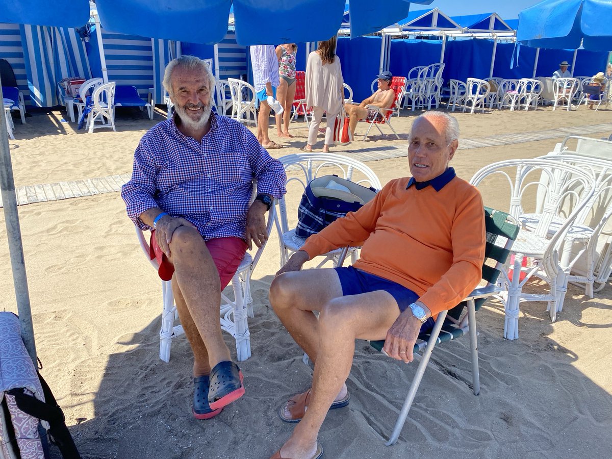 Querido #HernanCornejo QEPD Estarás siempre en mi memoria como un noble y excelente amigo Por los años compartidos en el Parlasur y los veranos en Playa Grande:volá alto Hernan Jesús te está esperando! Acompaño tu esposa Ana María y tus queridas hijas Macarena y Josefina.