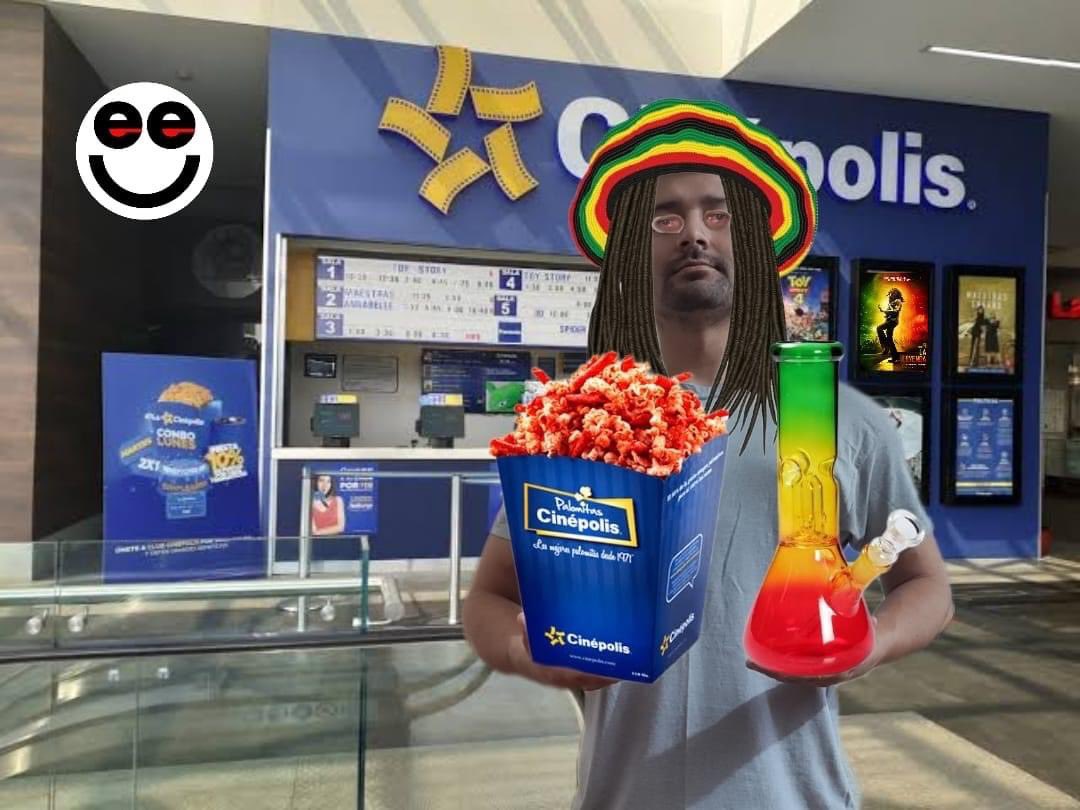 -Me da una entrada porfavor

-Si, para que película?
