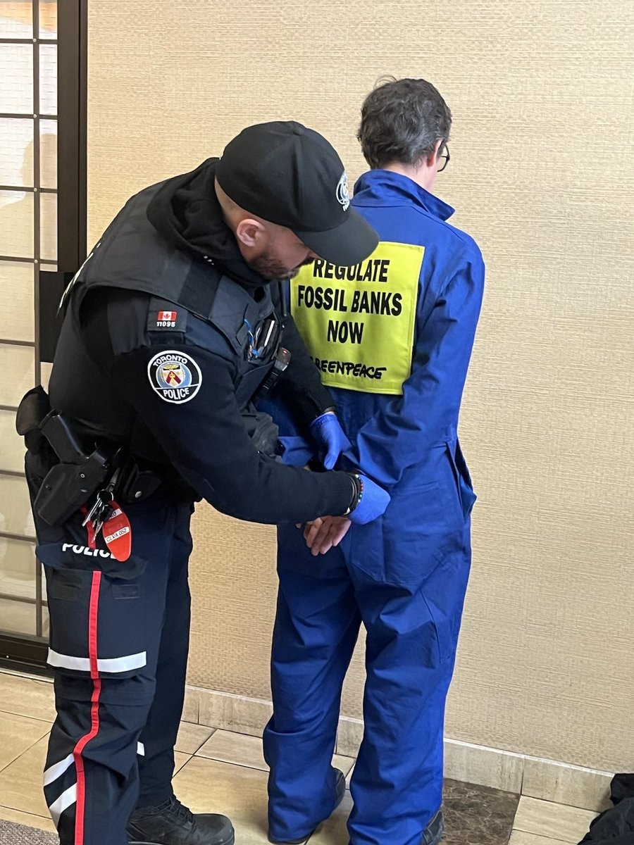 GreenpeaceCA's tweet photo. Activists might have gotten kicked out but you can help get the message across! Call @cafreeland and tell her to commit to regulating banks in the 2024 budget >> https://t.co/n03CVK4mUH
#TakeCashOutOfCarbon https://t.co/r5mE3ayVu6