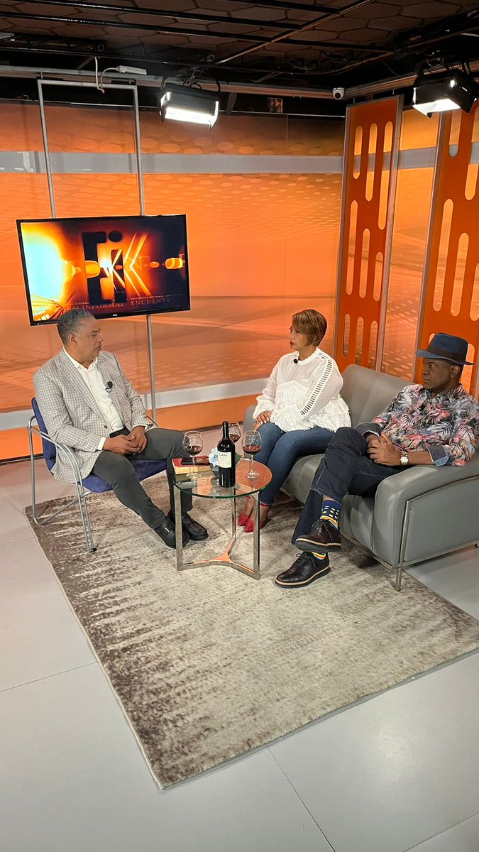 enc_informal's tweet image. ¿Qué es lo próximo, en qué trabajas? Sintonízanos por @enc_informal en la conversación con @mikydisla, Propietario del Restaurant #Serie50 de 7/8p.m. por @Telefuturo23 y @tvquisqueyaus. Conducción: @MartinezPozo y @mildredcharlot. Producción Exclusiva: @mediosjumarpo 📺
