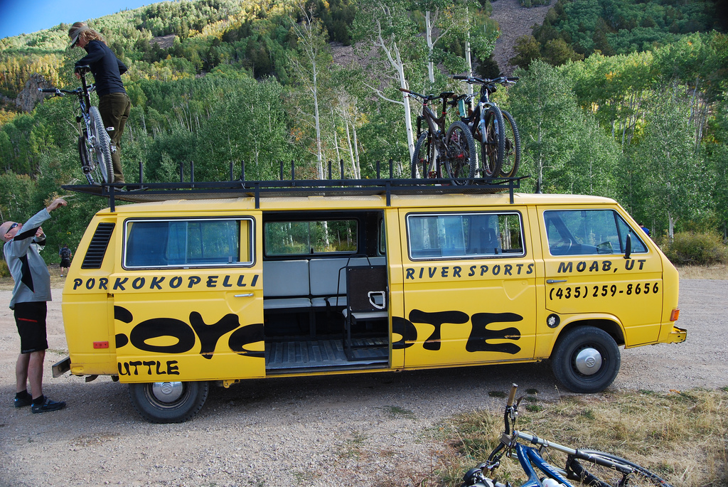vanagonhacks's tweet photo. Coyote Shuttle’s extended Vanagons are awesome! https://t.co/hXE6cNAmbU https://t.co/KJ1LDzKFa9