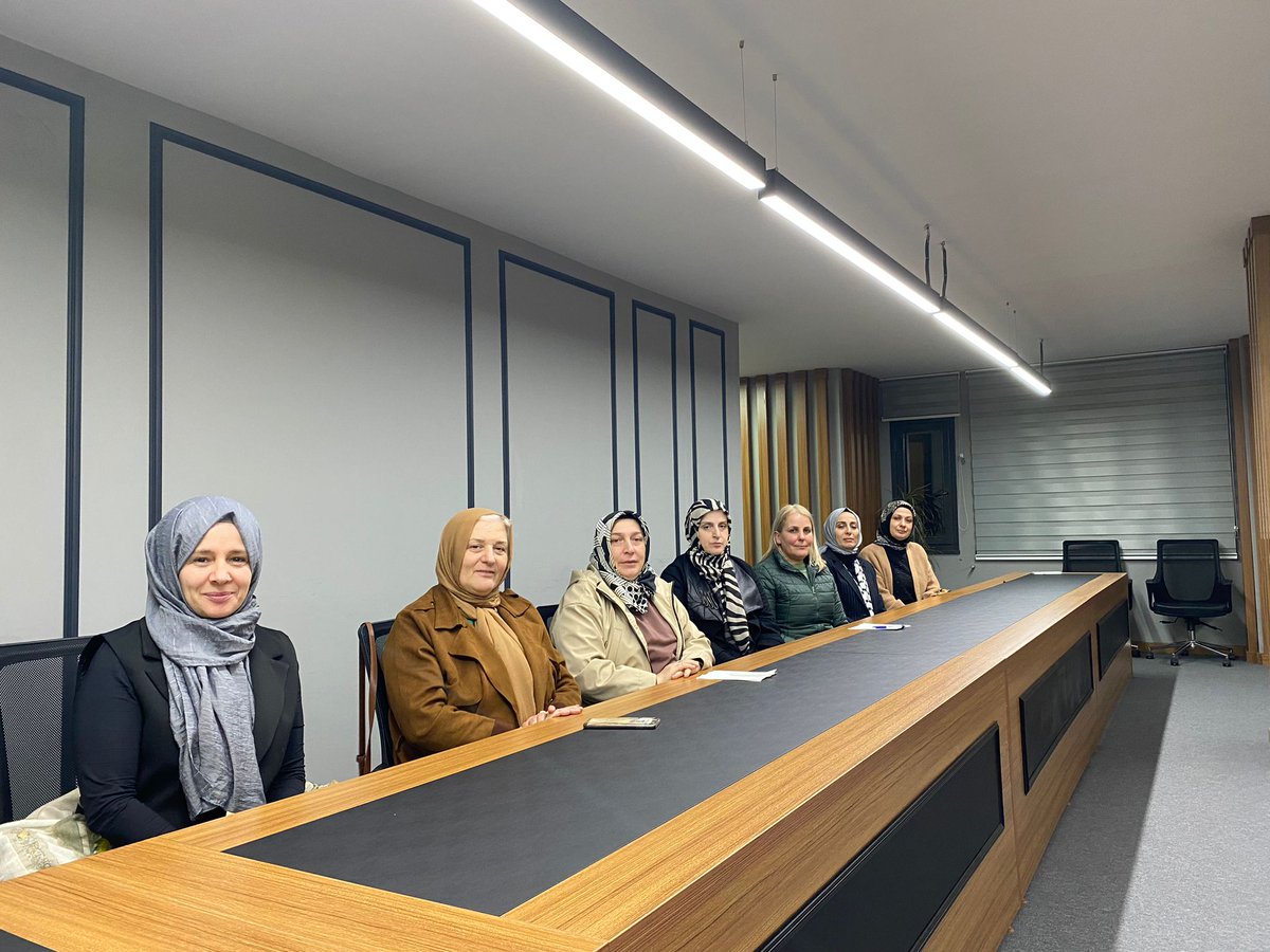 TrabzonAKKadin's tweet photo. 📍 AK Parti Akçaabat ilçe Kadın Kolları Başkanımız Satu Şahin riyasetinde gerçekleştirilen haftalık olağan toplantısına ilçe koordinatörümüz Sümeyra Bolat katılım sağladı. https://t.co/mMc1tiaH91