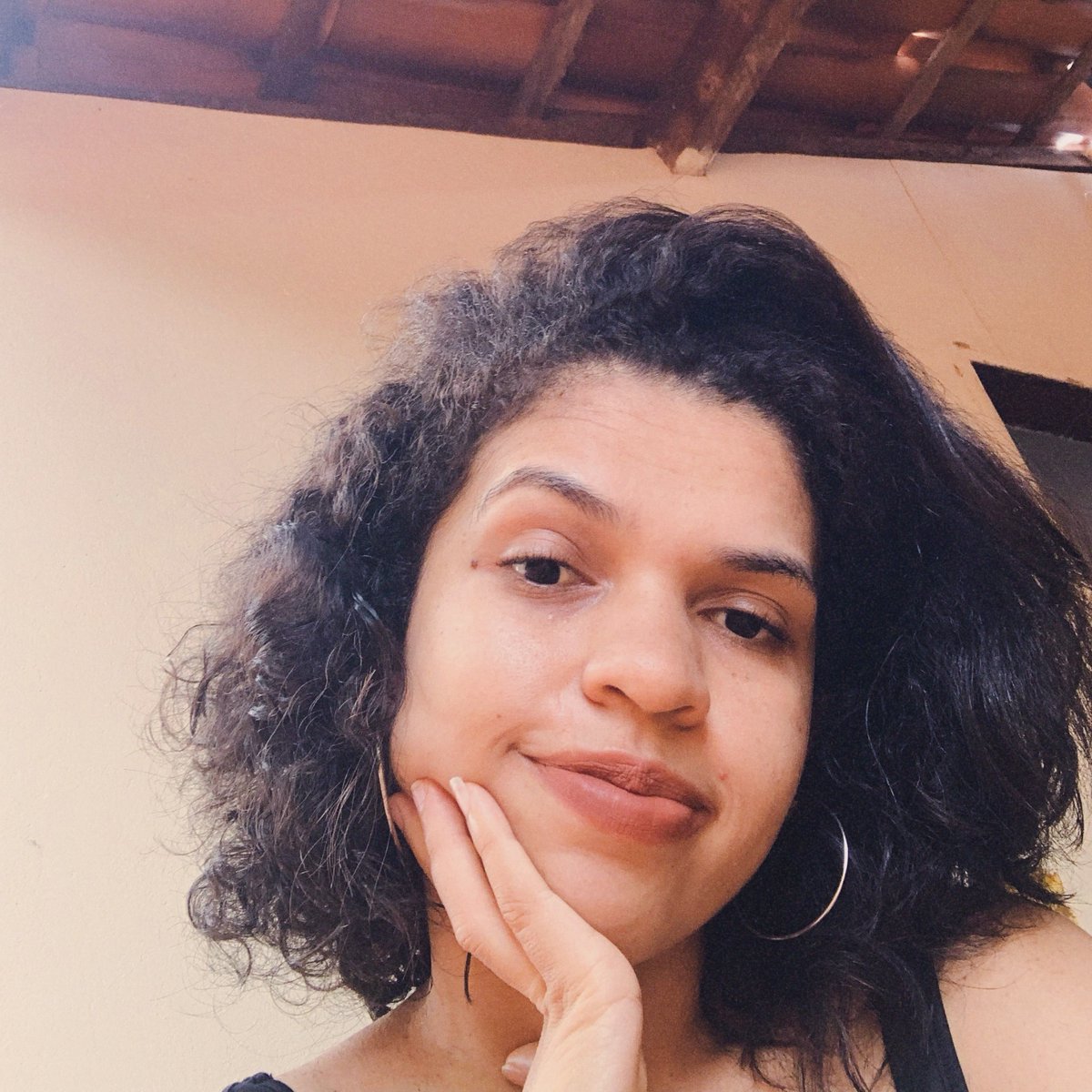 Lenadiasss's tweet photo. Aprontei no cabelo hoje https://t.co/O7oSggei3B