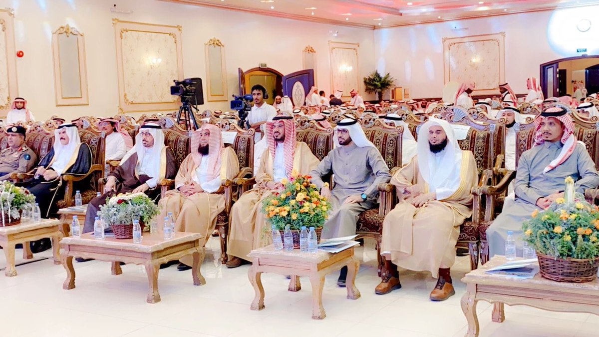 hhh_28h's tweet photo. ما أجملَ الوفاء، وما أجملَ لياليه، وما أكثرَ بهجتي الليلة بإخوتي وزملائي منسوبي مكتب #تعليم_أبو_عريش أهل الود والوفاء .. أهل الشيم والعطاء؛ فقد أكرموني سابقا بوفائهم، والليلة شرفوني بلقائهم.
وهل يُنبِتُ الخَطّيَّ إلا وشيجُه ..
وتُغْرَسُ إلا في منابتِها النخلُ ؟ https://t.co/4tLv2nSxDT