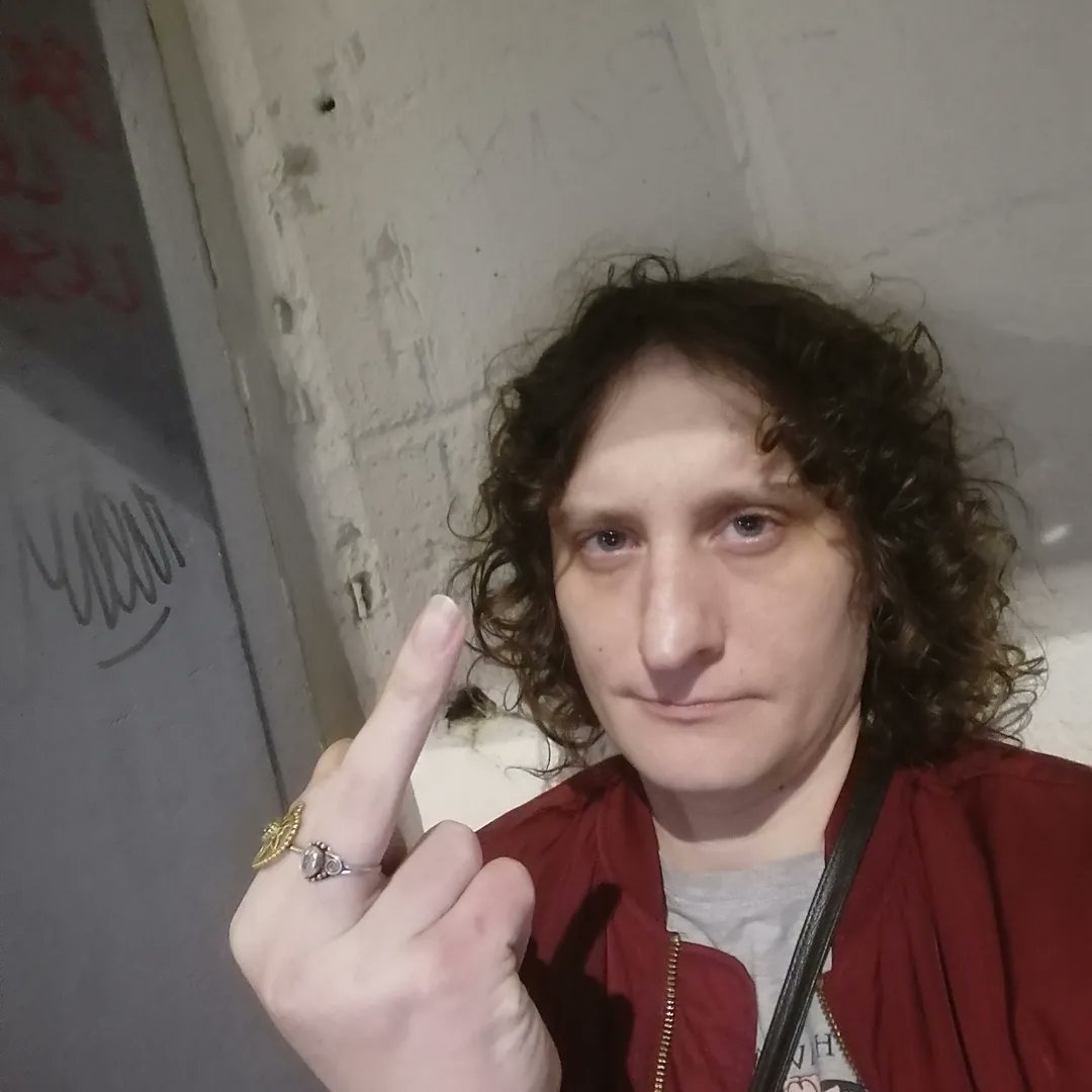 DeglingusGames's tweet photo. Soirée queer drag, fuck le cisteme https://t.co/1gR3IOU6mM