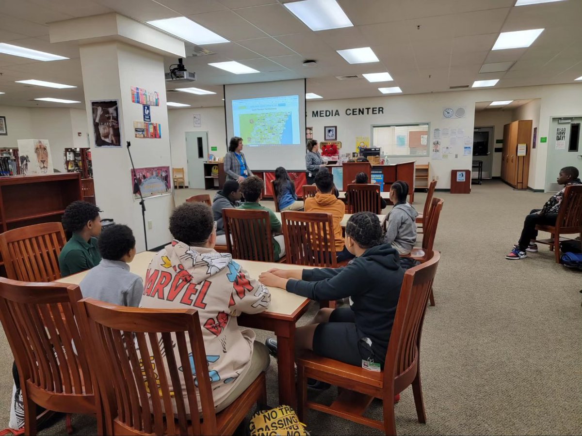 PinesPanthers's tweet photo. Happy #TechGateway Day! Thank you to @BrowardSTEM, @GFLAlliance, &amp; Denise Mendez from @Microsoft for motivating Mrs. Hodgman's Avaiation students. 🧠🐆🐾 @browardschools #GoPanthers https://t.co/WOEMp14F6X