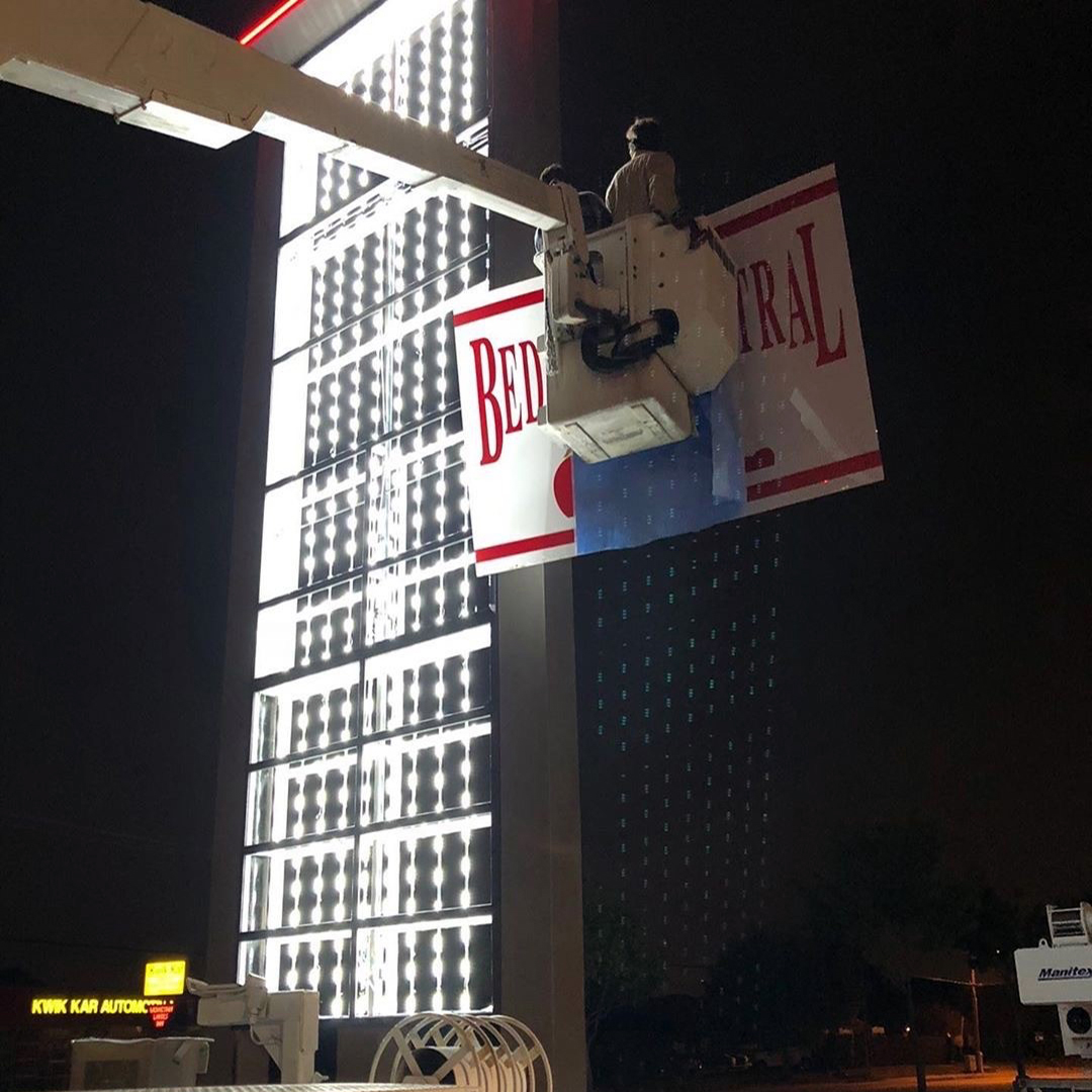 US_LED's tweet image. Today's #ThrowbackThursday showcases a fantastic LED #signlighting install for Gator Investments. US LED's sign modules provide uniform illumination while maximizing spacing. Thanks again to ZNG Enterprises for sharing the project photos. #TBT #alwaystherightchoice