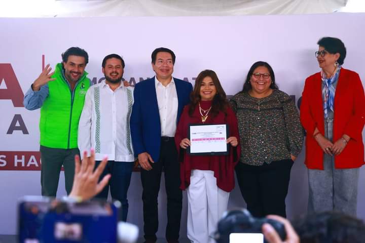 SRIACOMUMORENA's tweet photo. Hoy @ClaraBrugadaM presento su registro ante el #IECM  como candidata a la Jefatura de Gobierno de la Ciudad de México, por la coalición #Morena, #PartidoVerde  y #PartidoDeTrabajo. 

¡Construyendo el segundo piso de la transformación! https://t.co/XbASBOCzhX