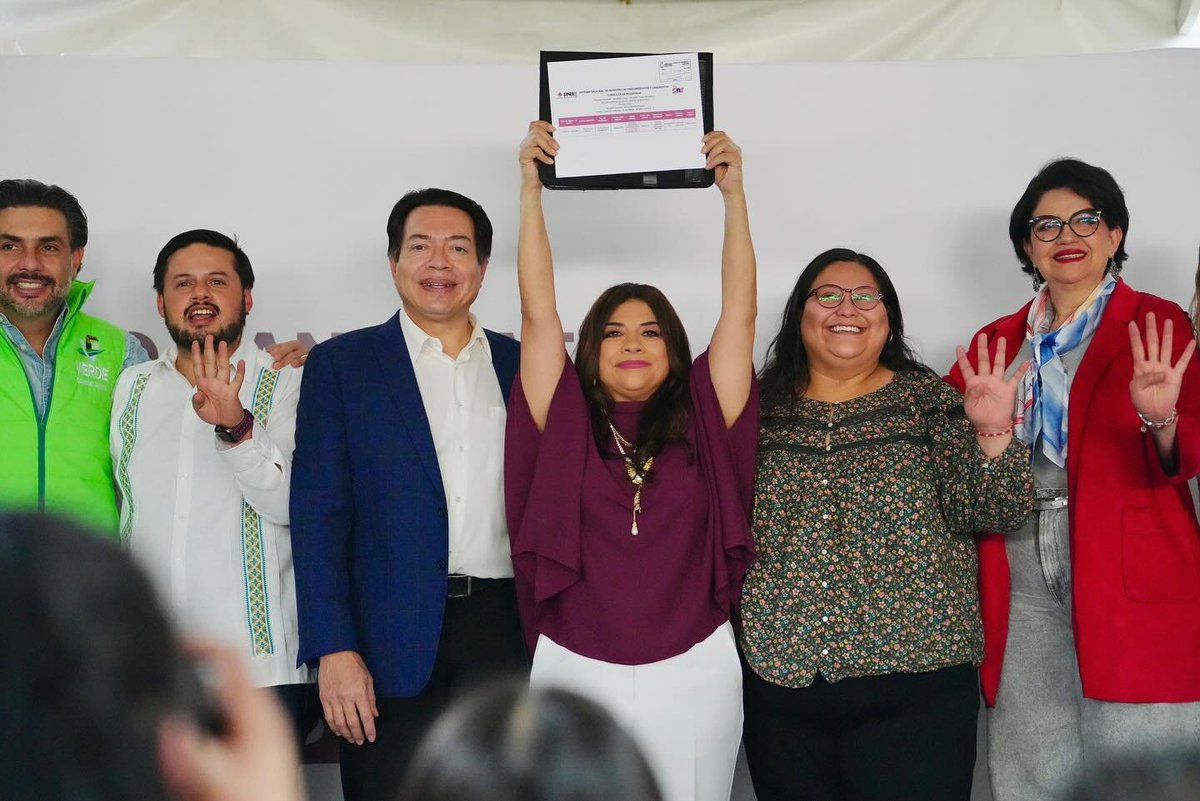 SRIACOMUMORENA's tweet photo. Hoy @ClaraBrugadaM presento su registro ante el #IECM  como candidata a la Jefatura de Gobierno de la Ciudad de México, por la coalición #Morena, #PartidoVerde  y #PartidoDeTrabajo. 

¡Construyendo el segundo piso de la transformación! https://t.co/XbASBOCzhX