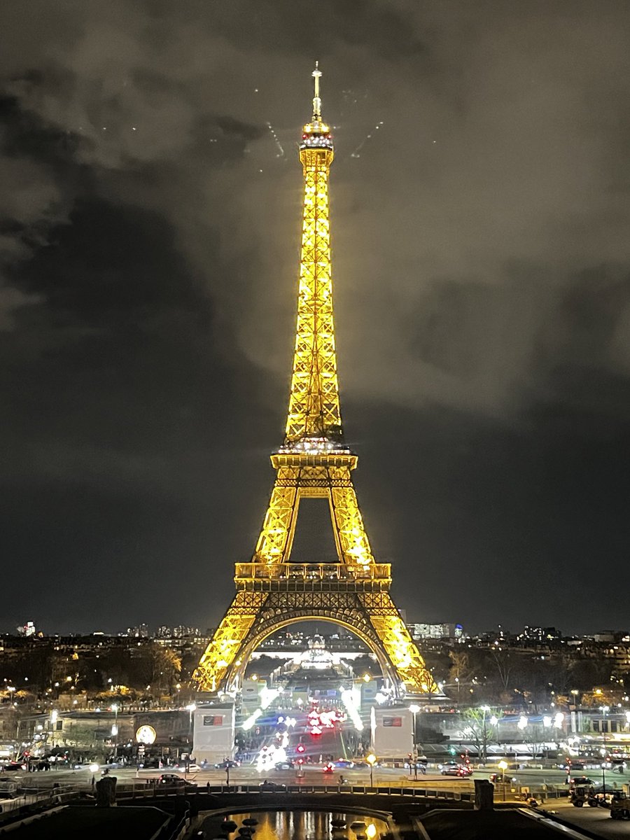 TylerJPressley's tweet photo. Paris, France!

I still wasn’t kidding ;) https://t.co/8OWPzz9V2P