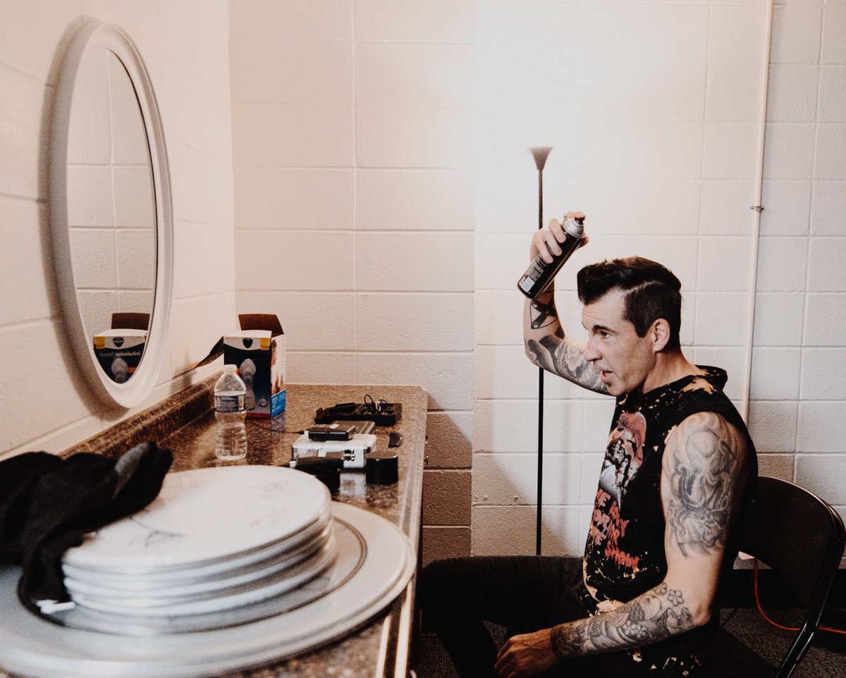TheoryMusic's tweet photo. It's all about the hair. 📸 @steinmiller_productions

@tylerfromtheory #rockressurectiontour https://t.co/zZksRFcb0J