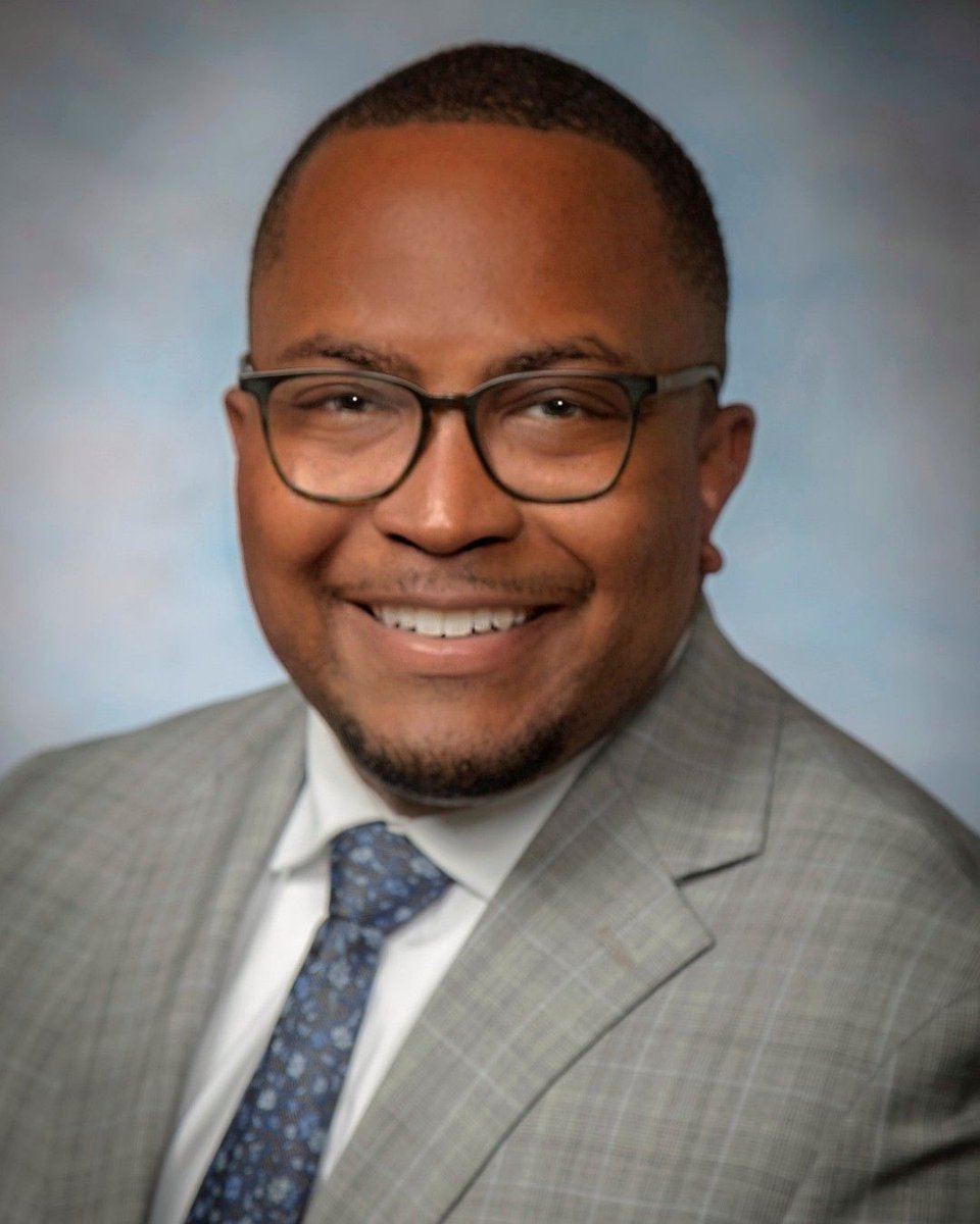 ArkBlueCross's tweet photo. Celebrating Raymond Long, our Corporate Giving Program Officer, on his selection for The @MemFoundation Social Justice Fellows Program for 2024! 🎉 

#TakeGoodCareArkansas #BlackHistoryMonth #BlackLeadership https://t.co/IlxIvd2mrV