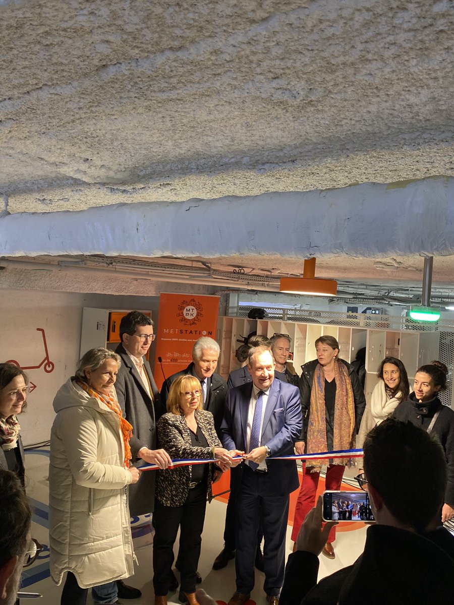 TailleferGuill1's tweet photo. Inauguration de la #Metstation
🅿️ 8 mai 1945 Bordeaux
Marquages colorés au sol :
🟢192 places 🚲
🔵30 places vélos cargos
🔴18 casiers pour recharger 🛴
1er espace en France dédié aux mobilités douces porté par @MTPK_Bordeaux régie de 32 parcs de stationnement sur @BxMetro ! https://t.co/1Xohfh2aqY
