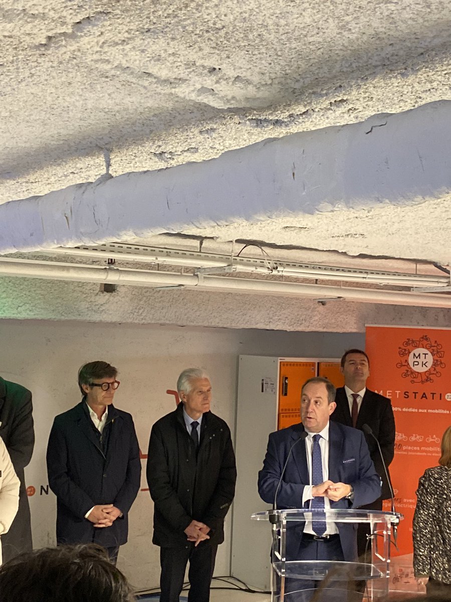 TailleferGuill1's tweet photo. Inauguration de la #Metstation
🅿️ 8 mai 1945 Bordeaux
Marquages colorés au sol :
🟢192 places 🚲
🔵30 places vélos cargos
🔴18 casiers pour recharger 🛴
1er espace en France dédié aux mobilités douces porté par @MTPK_Bordeaux régie de 32 parcs de stationnement sur @BxMetro ! https://t.co/1Xohfh2aqY