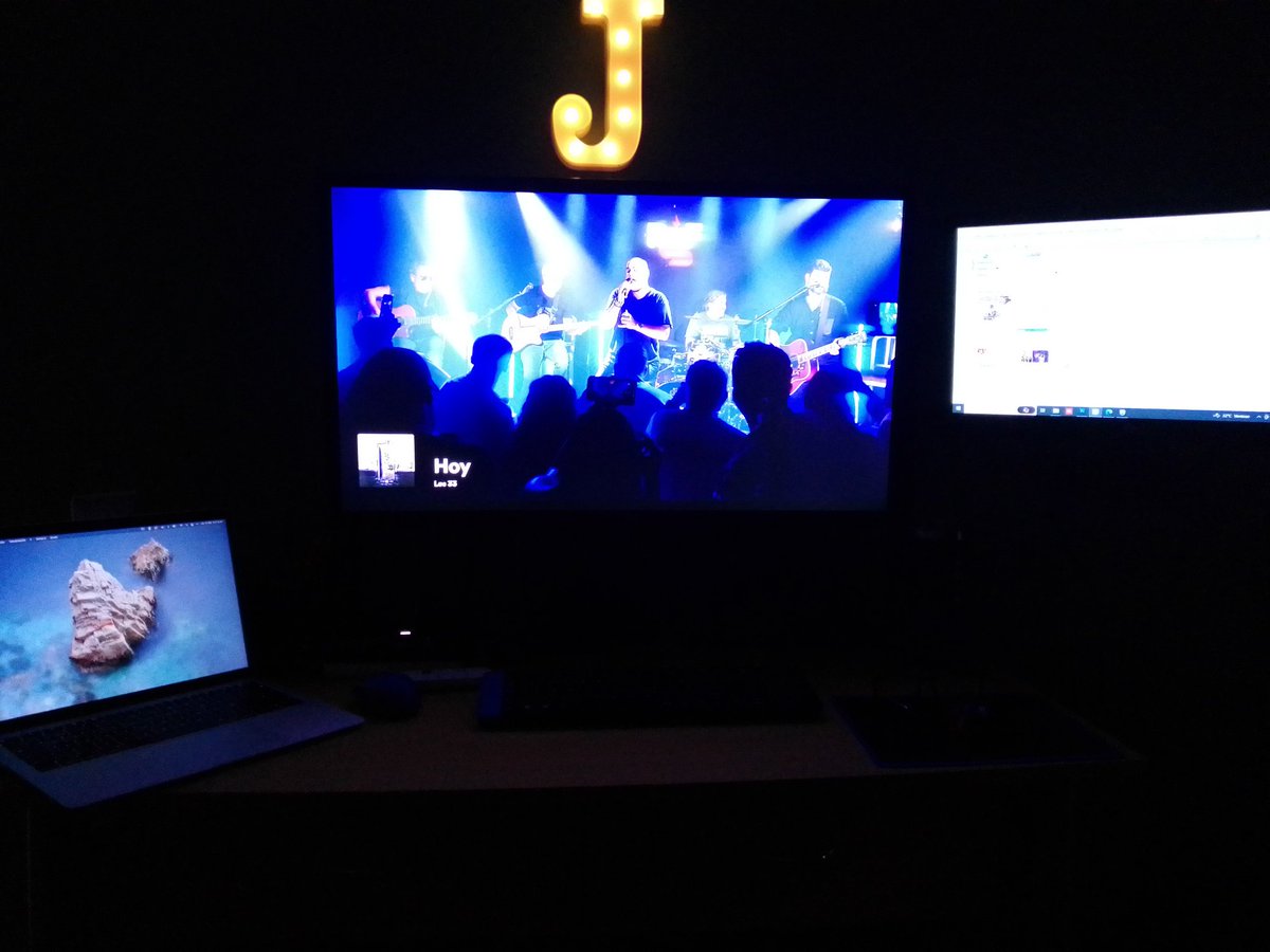 JSanM3's tweet photo. Trabajando con buena música, Los 33 https://t.co/syvUzgSLh7