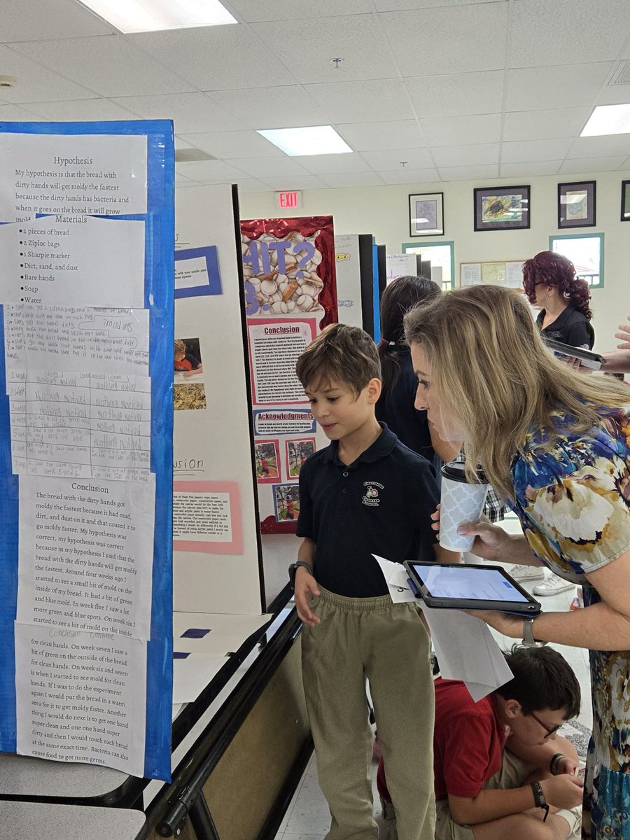 ChallengeChart1's tweet photo. Thank you Amanda @AzCharters  for supporting CCS and our Scholar Scientists as a volunteer judge today and bringing friends!  #topoftheclass #partnerships #scientists #bestjudge https://t.co/XQAbs76fNE