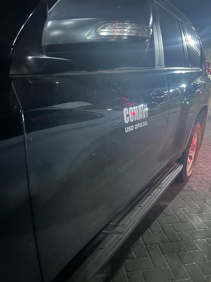 GrabrielCs's tweet photo. a las irresponsabilidades de Batalla súmenle usar los carros _de uso oficial_ el viernes 19 de enero a las 7:20pm para irse al auto mercado de Tamarindo con el carrito lleno de carne y cerveza, hablando con sus amix del barquito al que iban a ir con unos culitos el día siguiente https://t.co/kuVvVuWmtc