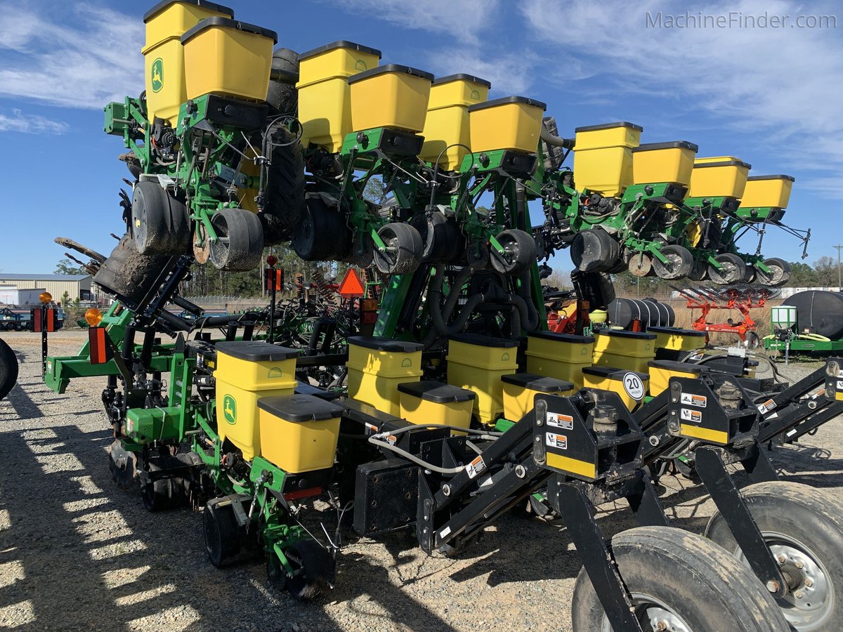 Deere MachineFinder tweet media