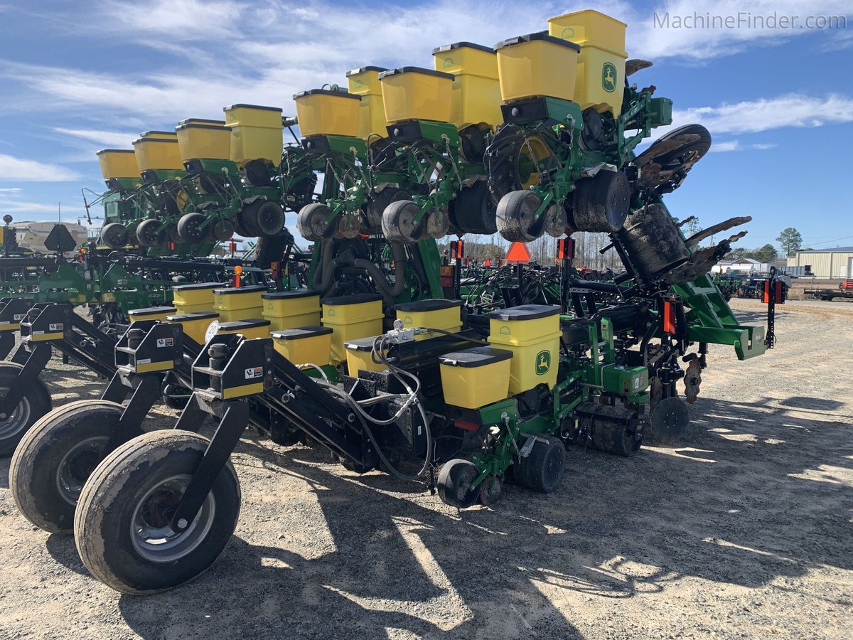 Deere MachineFinder tweet media