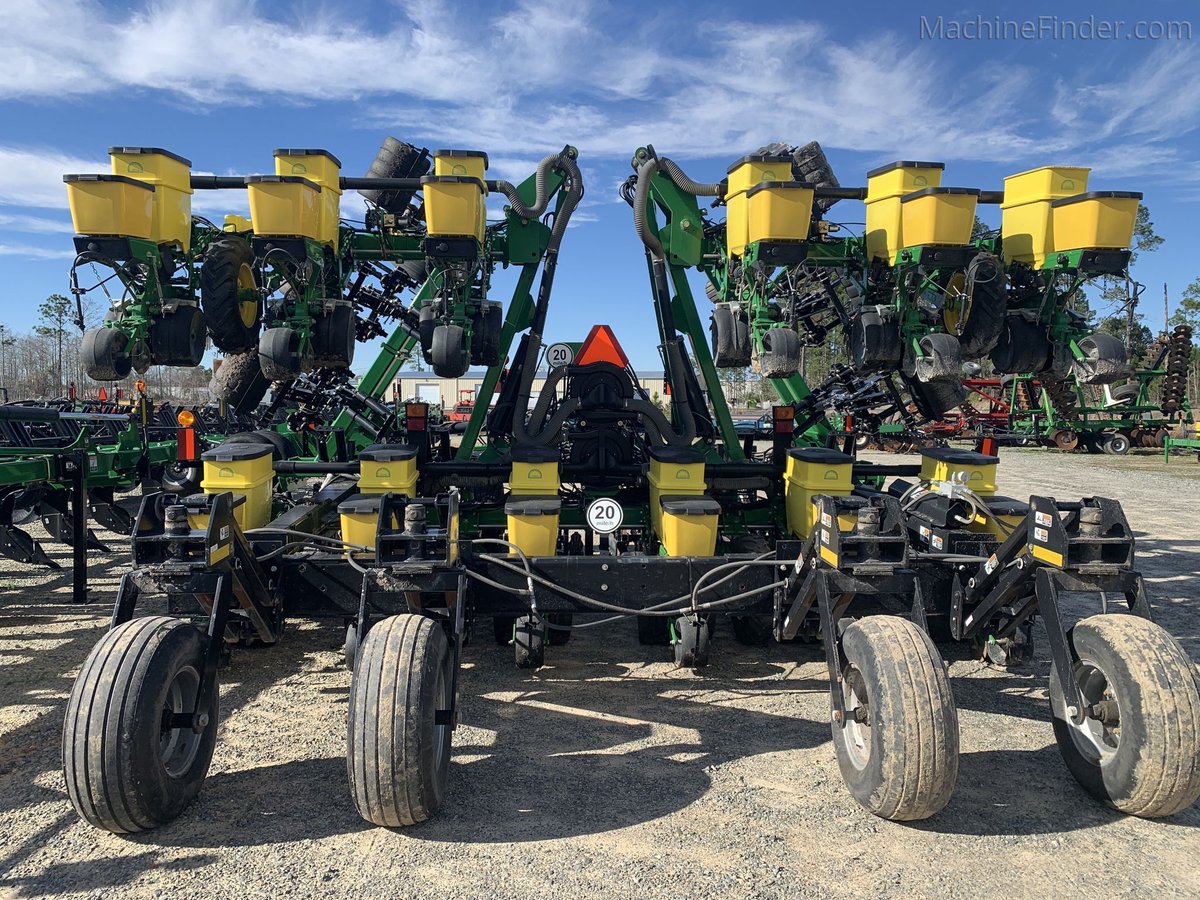Deere MachineFinder tweet media
