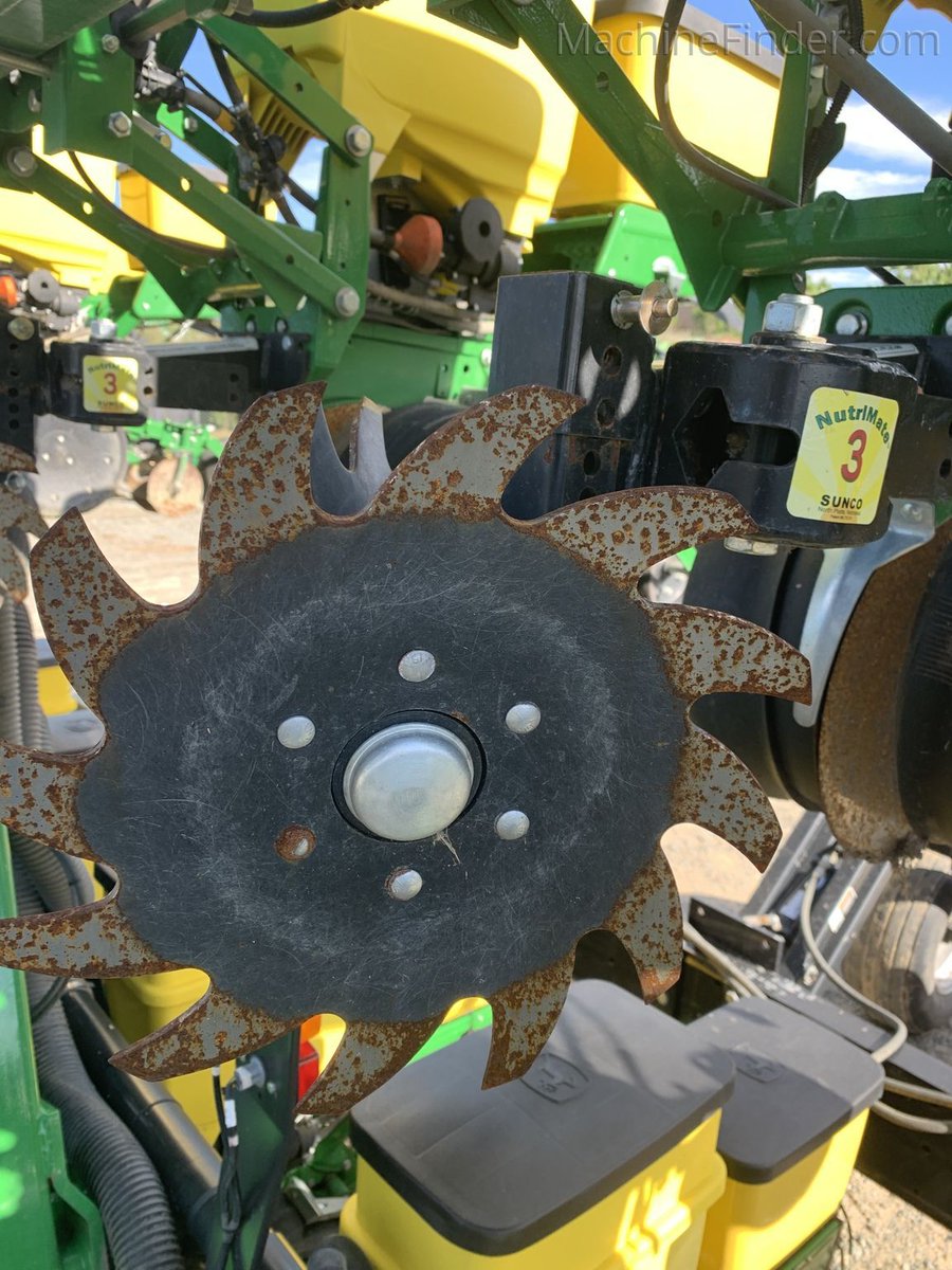 Just listed: buff.ly/3UIjPiy

2023 #JohnDeere 1725 #Planter with 12 rows/38" spacing for sale by <a href="/lassetertractor/">Lasseter Tractor Co.</a>. Click the link above to see the listing and contact the dealer directly. #JDMachineFinder #Planting #Plant24