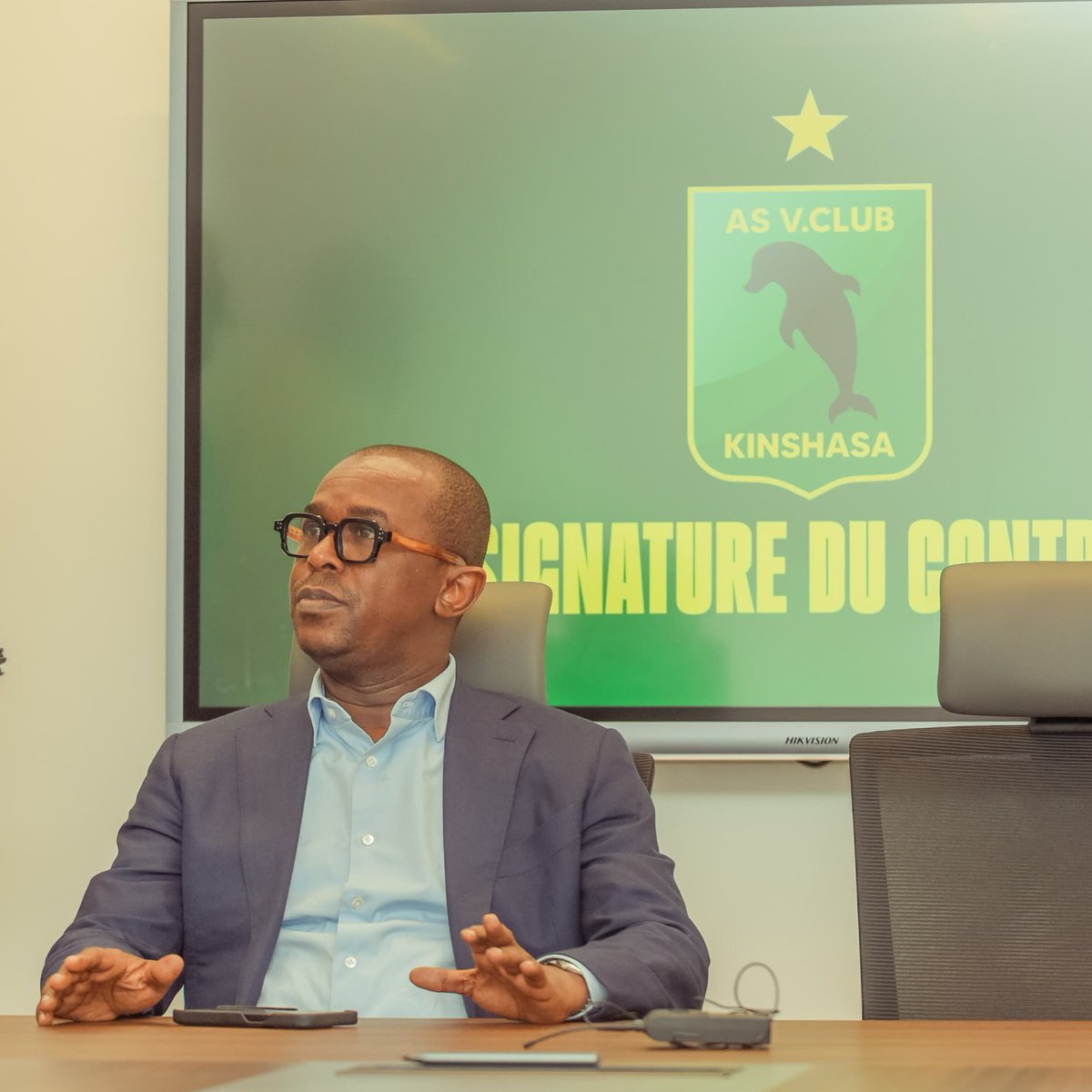 veaofficiel's tweet image. ✍🏿 𝙎𝙞𝙜𝙣𝙖𝙩𝙪𝙧𝙚𝙨 𝙙𝙚𝙨 𝙘𝙤𝙣𝙩𝙧𝙖𝙩𝙨 
⏳... 

#StaffTechnique #ASVitaClub
#𝚅𝙴𝙰𝚗𝚊𝙼𝙾𝚃𝙴𝙼𝙰 🫶🏿🟢⚫