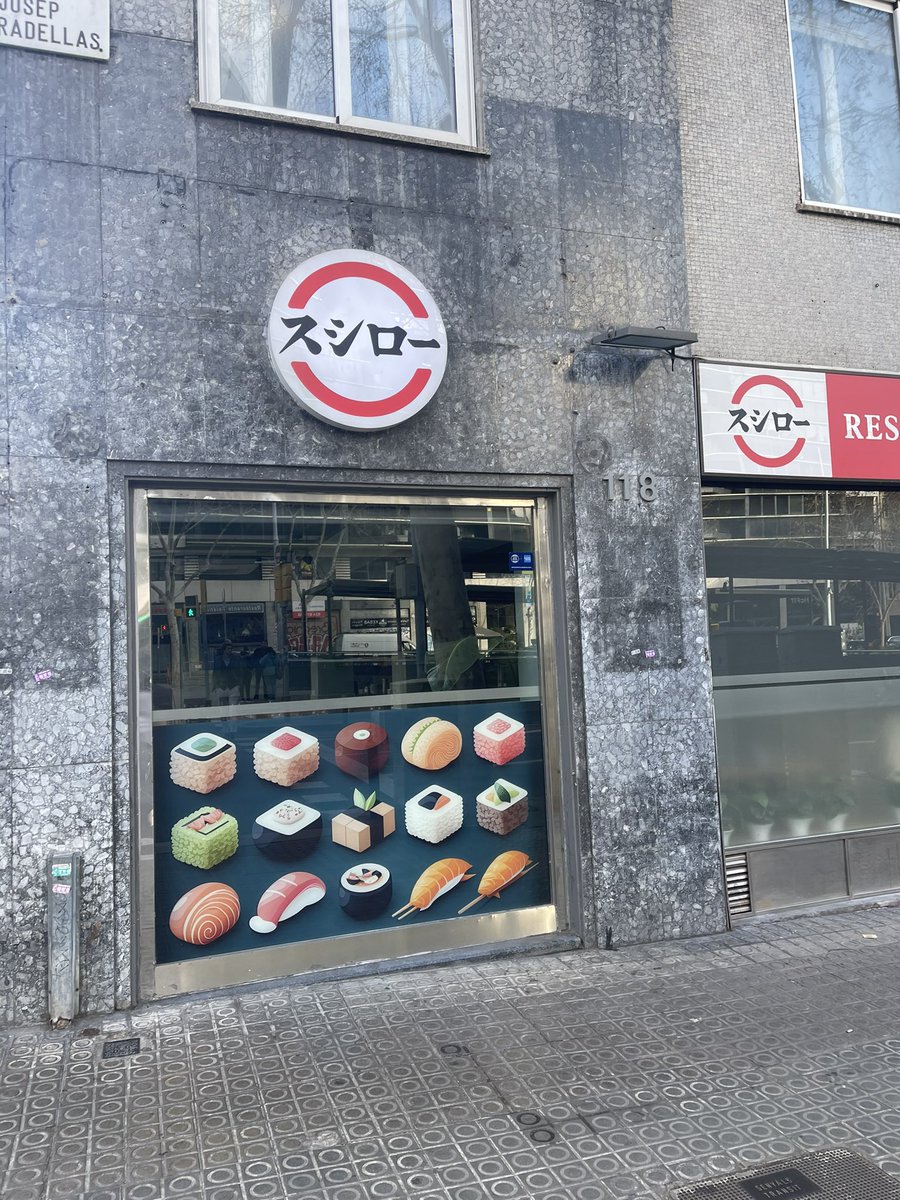 akiniponea's tweet photo. ロゴが同じすぎて二度見したよね。日本人っぽい人いなかった… https://t.co/jIgCQZRwEx