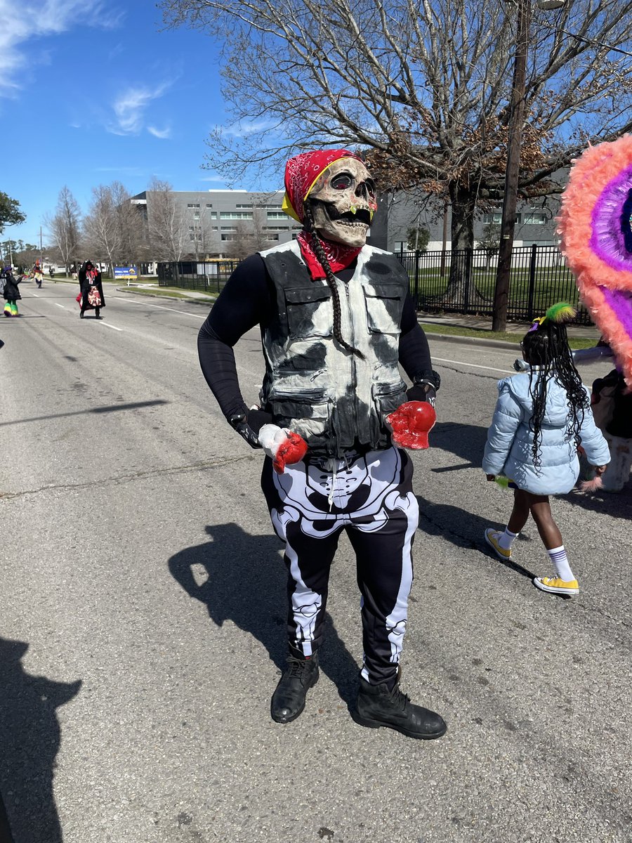 CasbySupreme15's tweet photo. #MohawkHunter #Boneman Aint no meeting Big Chief. You have to go through ME!! https://t.co/o4jvUVCVsL