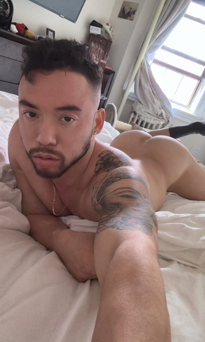Watch Brian Nieh's leaked NSFW photo on TwXstars