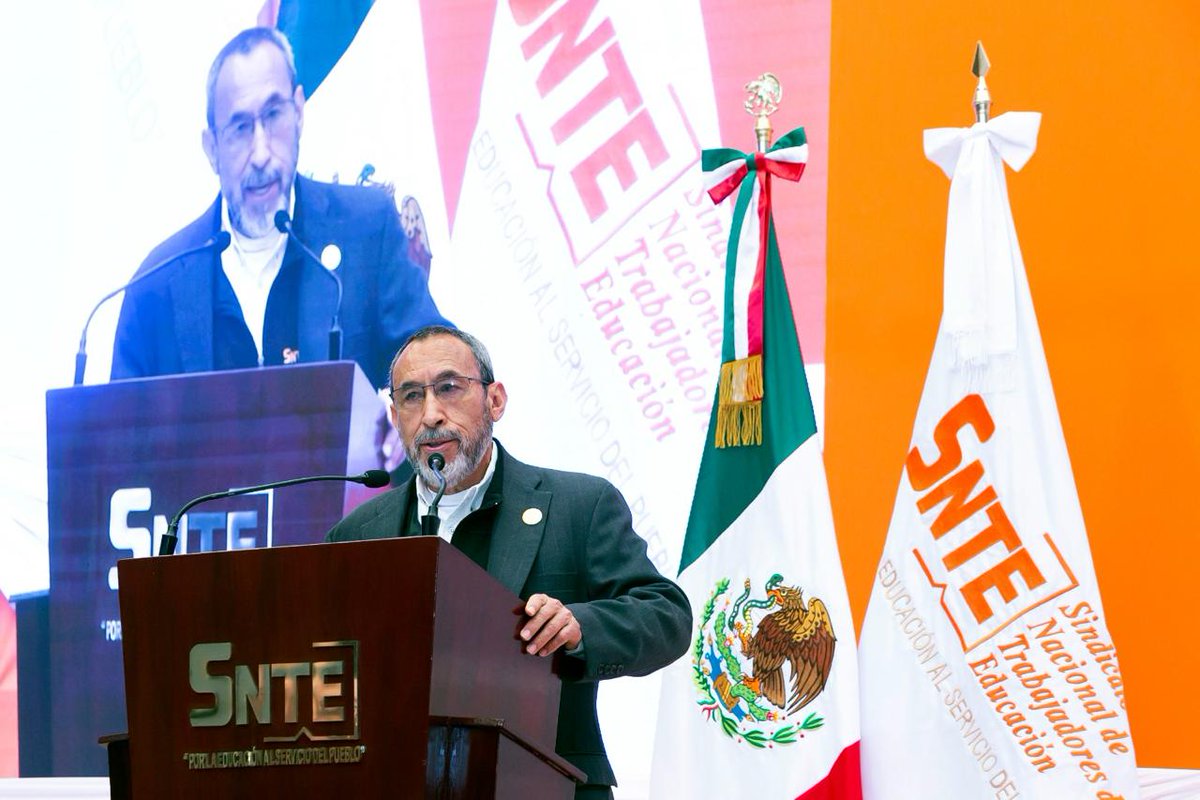 #80AniversarioSNTE 🌟

Al clausurar la Primera Reunión Nacional 2024 de <a href="/61Snte/">SNTE Seccion 61, Tecnológicos</a> el Srio. Gral. del #SNTE 📚 Mtro. Alfonso Cepeda Salas, reconoció a los agremiados que laboran en el <a href="/TecNM_MX/">TecNM</a> 🏢 dirigidos por el Ing. Carlos Arturo Méndez Chaparro, por poner en alto el nombre del