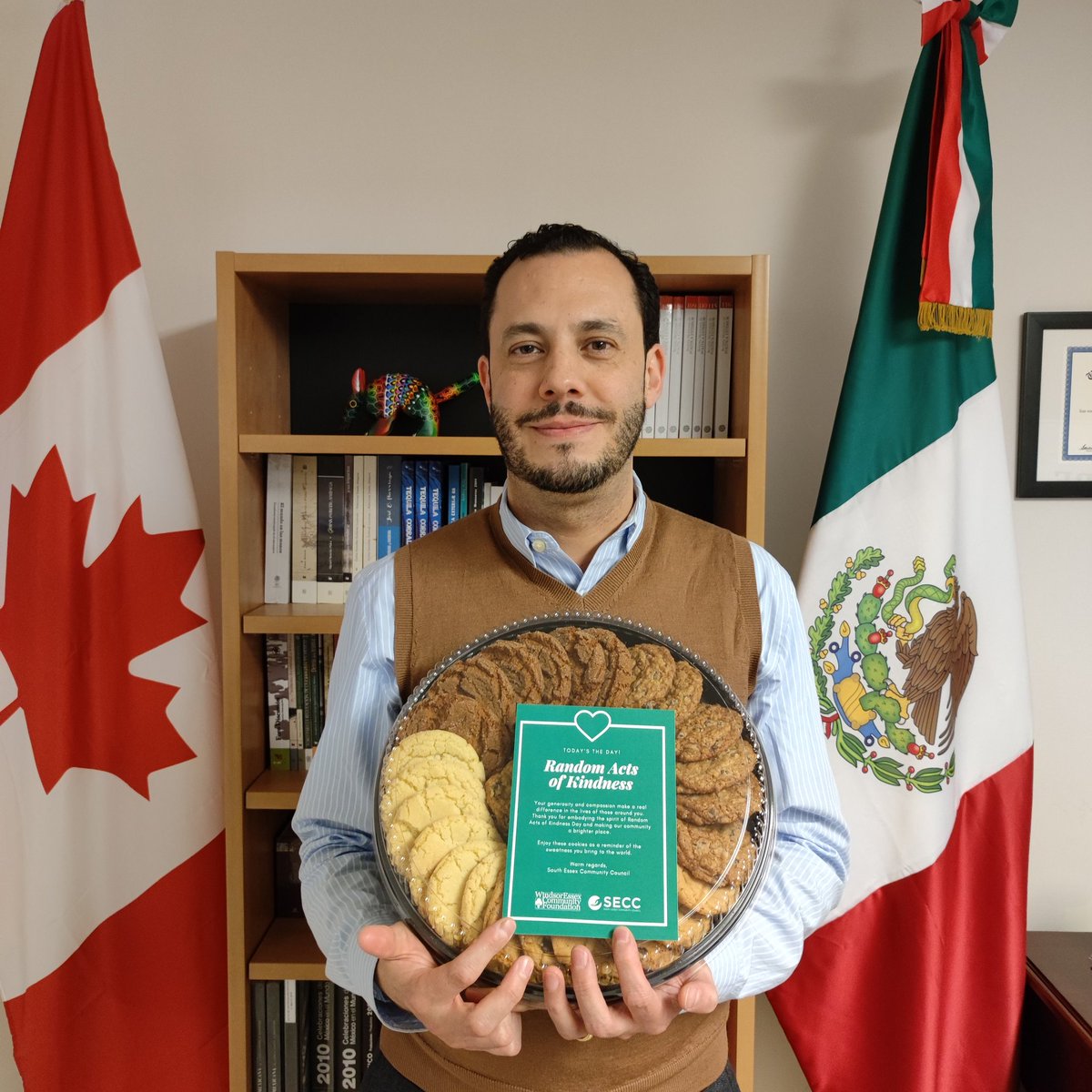 ConsulMexLea's tweet photo. Thx to @MSuchiu for thinking of us on #RandomActsOfKindnessDay We wish you the best at @SouthEssexCC and ๐โฉ to keeping the close work towards the Mexican community in โ๏ธ Ontario. https://t.co/DAAbdQ5TAj