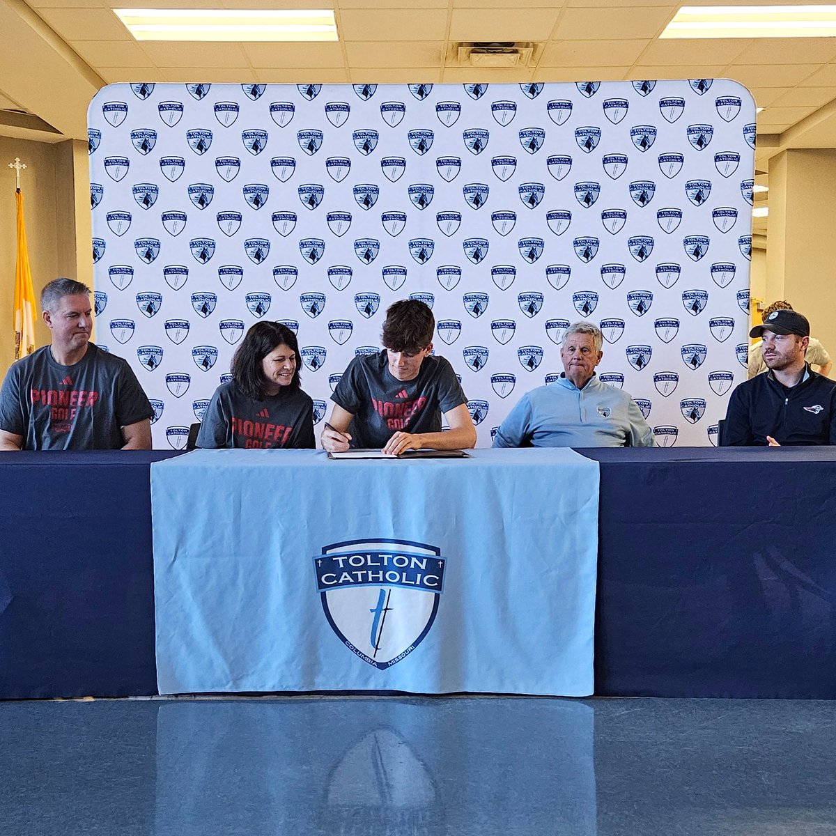 ToltonCatholic's tweet photo. Congratulations, Jacob! Yesterday, this Trailblazer signed with MidAmerica Nazarene University to play golf. With the Tolton Boys Golf season coming up soon we wish you well in your last season as a Blazer. The Pioneers are lucky to have you on their team, Jacob! https://t.co/GnpfHVGopm