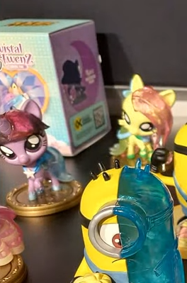 Over at the German Spielwarenmesse Mighty Jaxx showed a glimpse of their upcoming #MLP Kwistal Fwenz! Check all info on mlpmerch.com/2024/02/mighty…