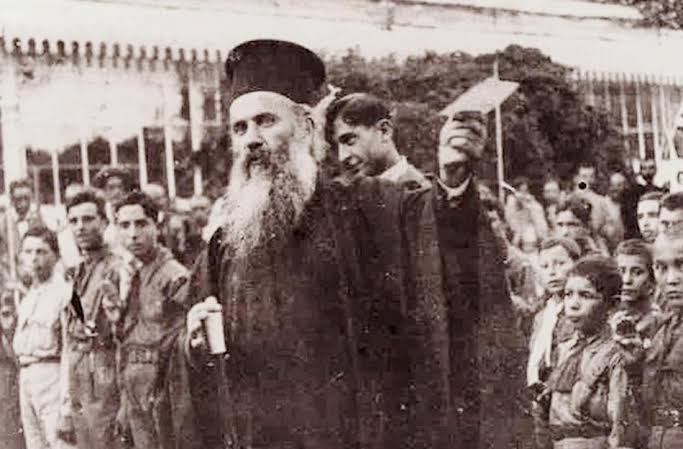 İzmir Metropoliti Hrisostomos:
(15 Mayıs 1919’da İzmir’in işgali -
Yunanlı askerleri Kordon’da takdis ederek)

🩸Helen evlatlarım. Bugün İsa’nın en büyük mucizesine tanık oluyoruz.

🩸Bu uğurda ne kadar Türk kanı döker, içerseniz o kadar sevaba gireceksiniz!

#GreekWarCrimes
1/2