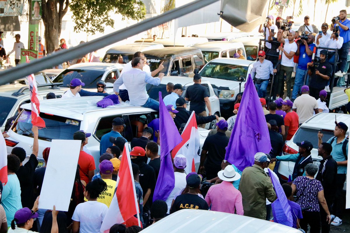 LuisAlbertoSDE_'s tweet photo. Acompañado de nuestro próximo presidente @AbelMartinezD iniciamos nuestro gran cierre de campaña. 

Llego la hora de transformar a Santo Domingo Este 

#LlegóLaHora
#Vota2PorLuisAlberto #LuisAlbertoAlcalde #AbelPresidente https://t.co/jf4P0redNj