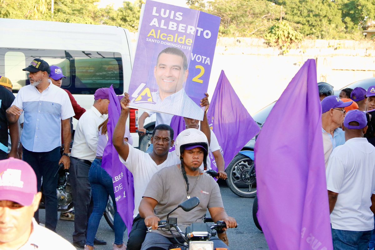 LuisAlbertoSDE_'s tweet photo. Acompañado de nuestro próximo presidente @AbelMartinezD iniciamos nuestro gran cierre de campaña. 

Llego la hora de transformar a Santo Domingo Este 

#LlegóLaHora
#Vota2PorLuisAlberto #LuisAlbertoAlcalde #AbelPresidente https://t.co/jf4P0redNj