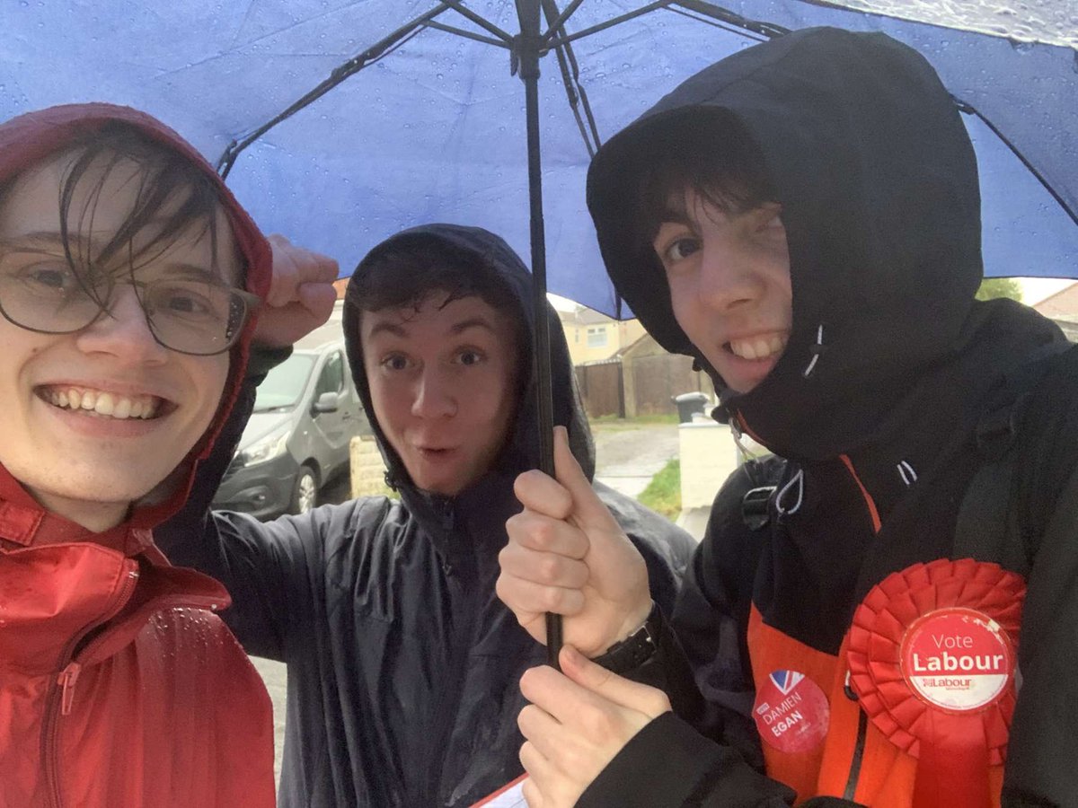 A very wet end to polling day in Kingswood!🌹