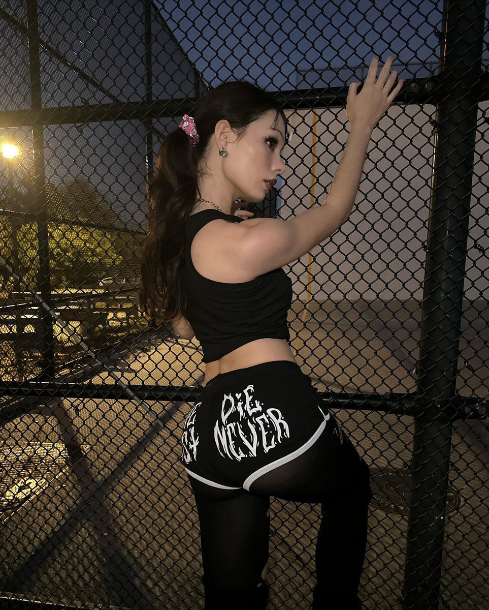 toofastclothing's tweet photo. Who Else Is Ready For Spring✨

Our Babe @kawaiigrrl Getting Ready For Spooky Spring In Our Heart Eye Skull Crop Tank and Live Fast Die Never Shot Shorts 🎀💀🎀

https://t.co/zeROb4g77G

#TooFastClothing
#SpringGoth #HotShorts #ShortShorts #Goth #Alt #LiveFastDieNever https://t.co/RhsjUvB3hV