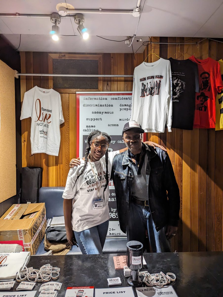 When Grace met our fabulous charity ambassador @gdogg27! Thank you @libertines for all the support on your #albionaytour #TheLibertines #AlbionayTour #Leeds #CharityPartner #StopHateUK