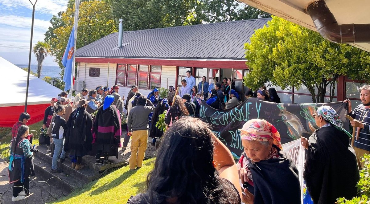 Lago Ranco: pu lof de la cuenca del Awka Lafken se autoconvocaron en histórica manifestación ante exclusión de participación Mapuche mapuexpress.org/2024/02/15/lag…
